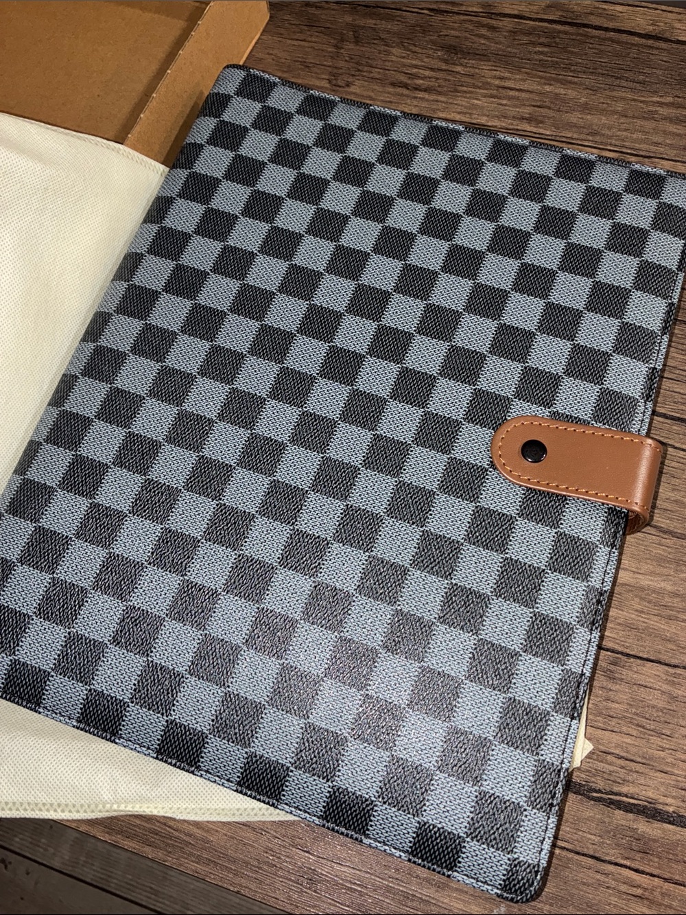 Viral Binder  Checkered 3-Ring Binder Folio - Black